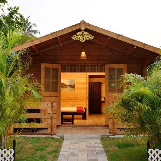 Majestic Beach Comforts - Beachfront