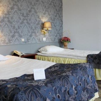 NB hotel with free parking Thumbnail