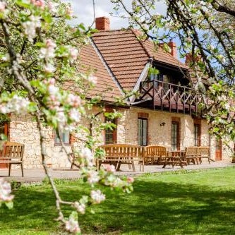 Karlamuiza Country Hotel Thumbnail