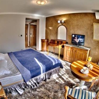 Meg-Lozenetz Hotel Thumbnail