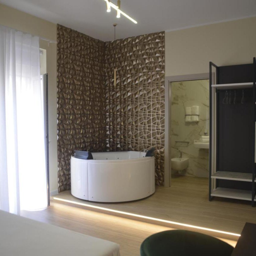 HT Room Spa & Suite
