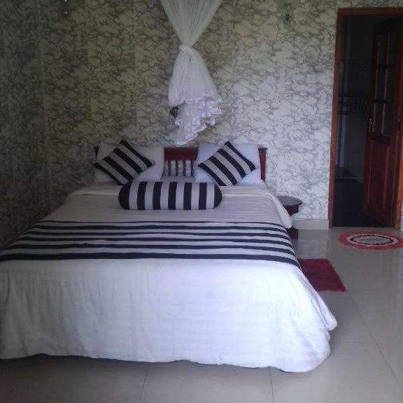 Spread view ella  Thumbnail