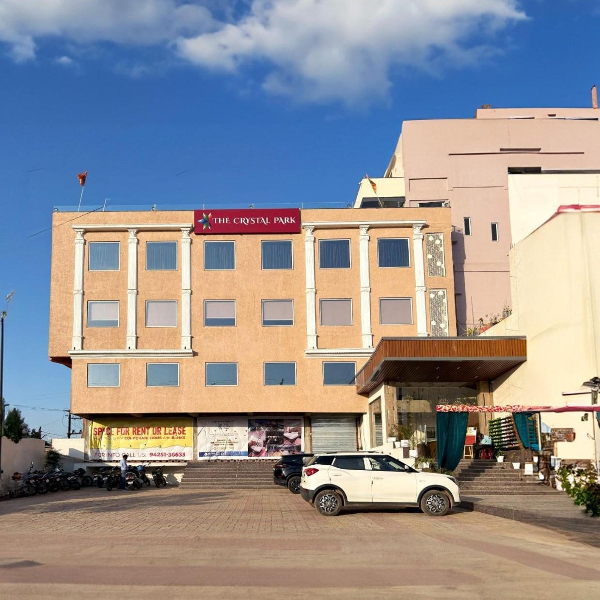 HOTEL THE CRYSTAL PARK
