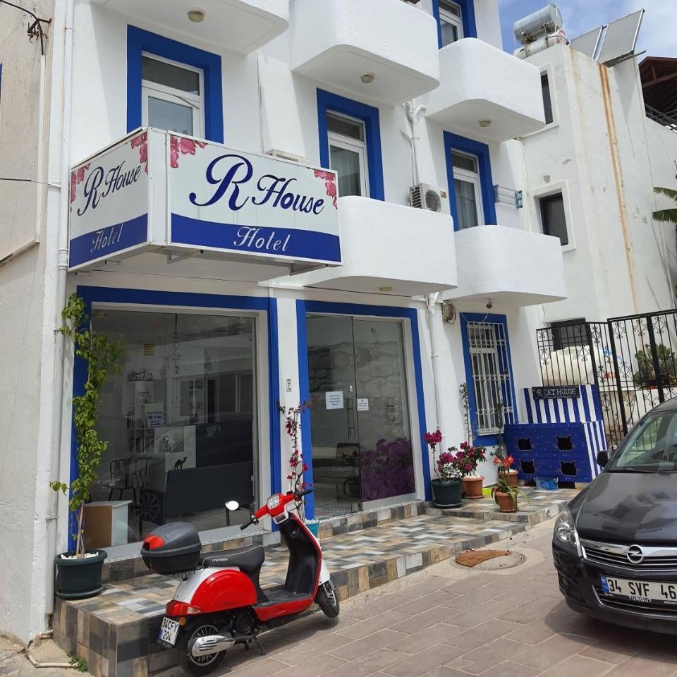 R HOUSE HOTEL