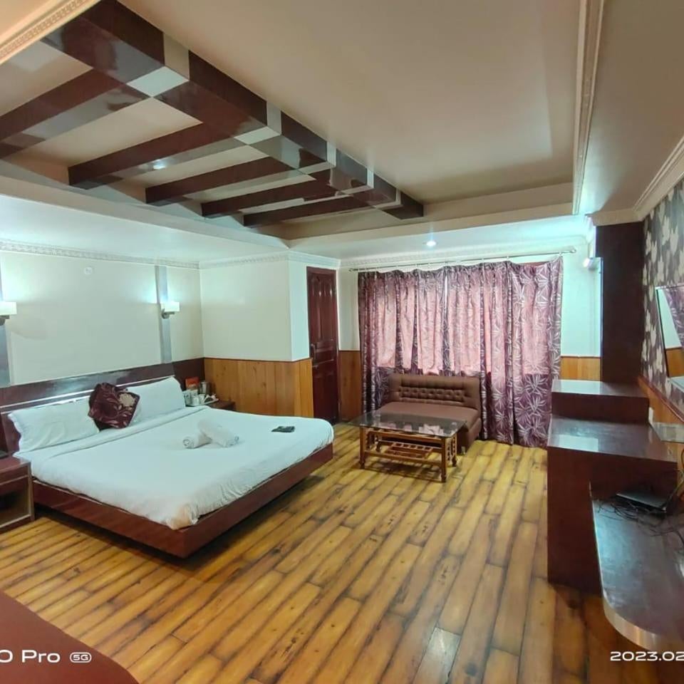 Hotel Berries Gangtok 300mtr from mg marg