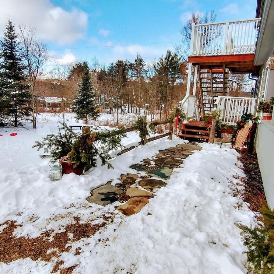 Sunny & Open 2 Bdrm - Close to Stowe Village, Shopping, Mtn Views!
