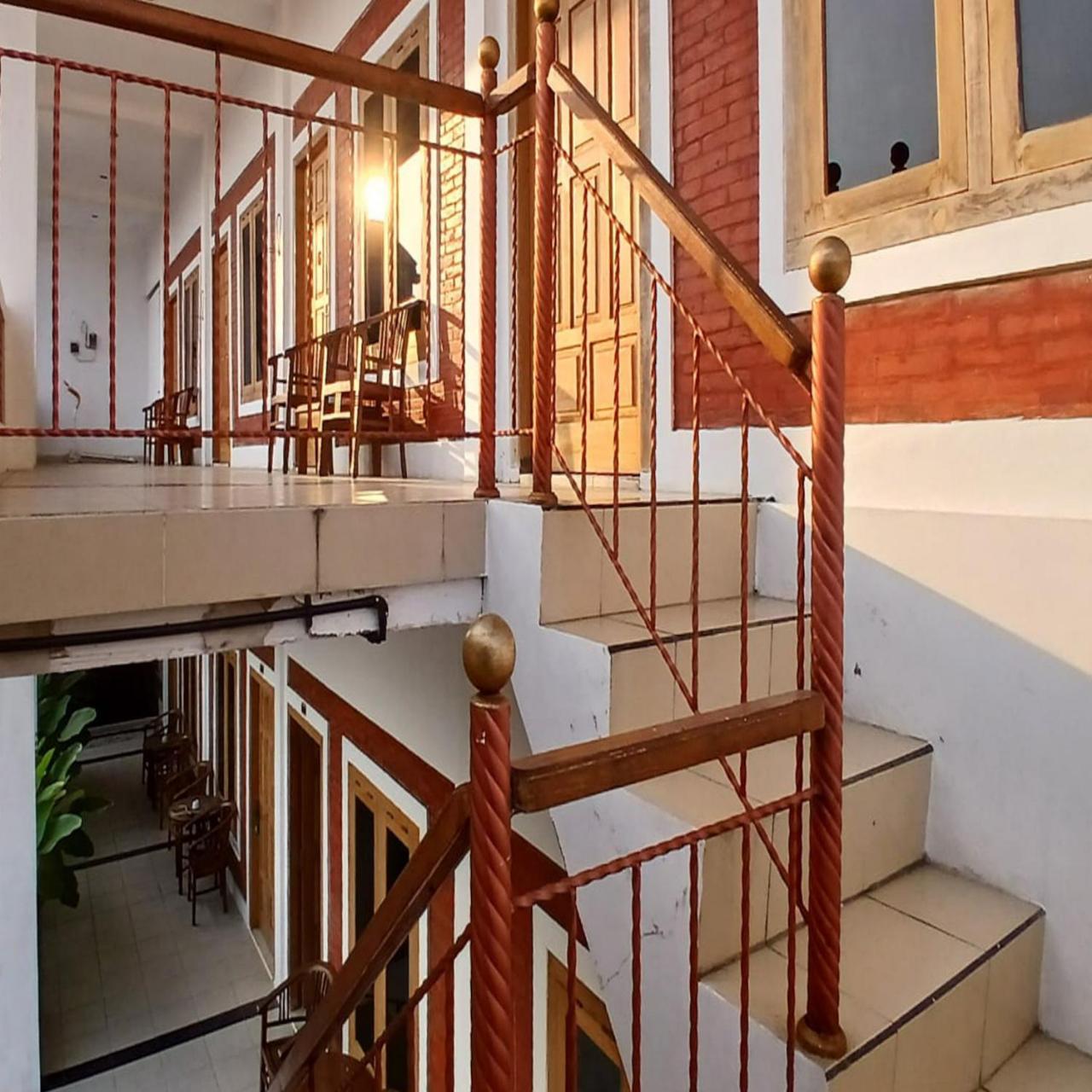 Kenewae Living near Alun-alun Wonosari Mitra RedDoorz