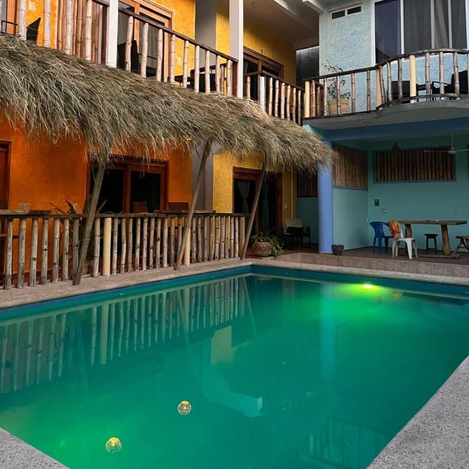 Zipoliteville - HOTEL NUDISTA