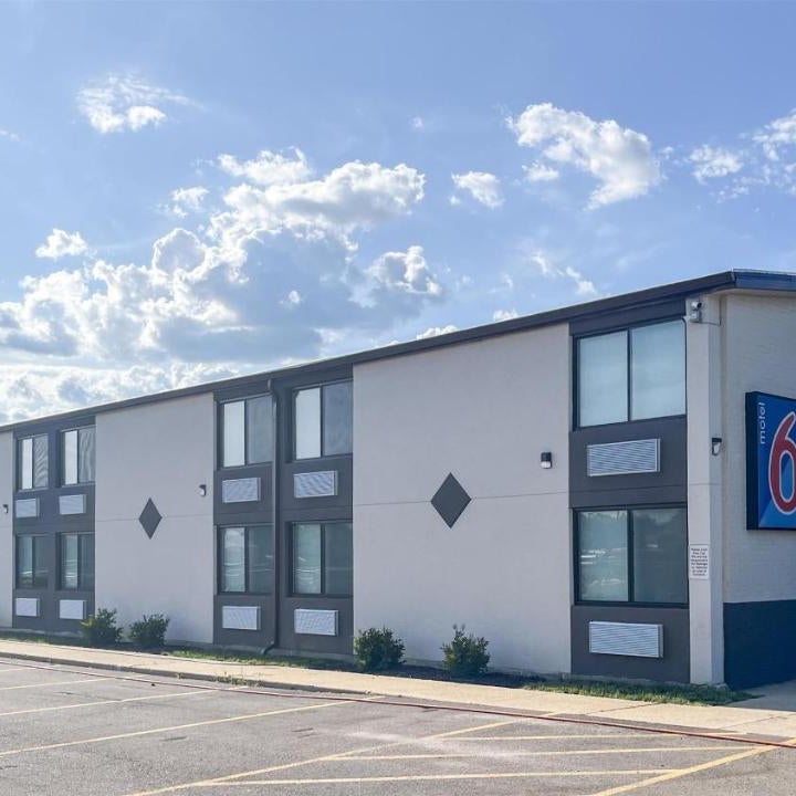 Motel 6 Rockford, IL – RFD Airport Thumbnail