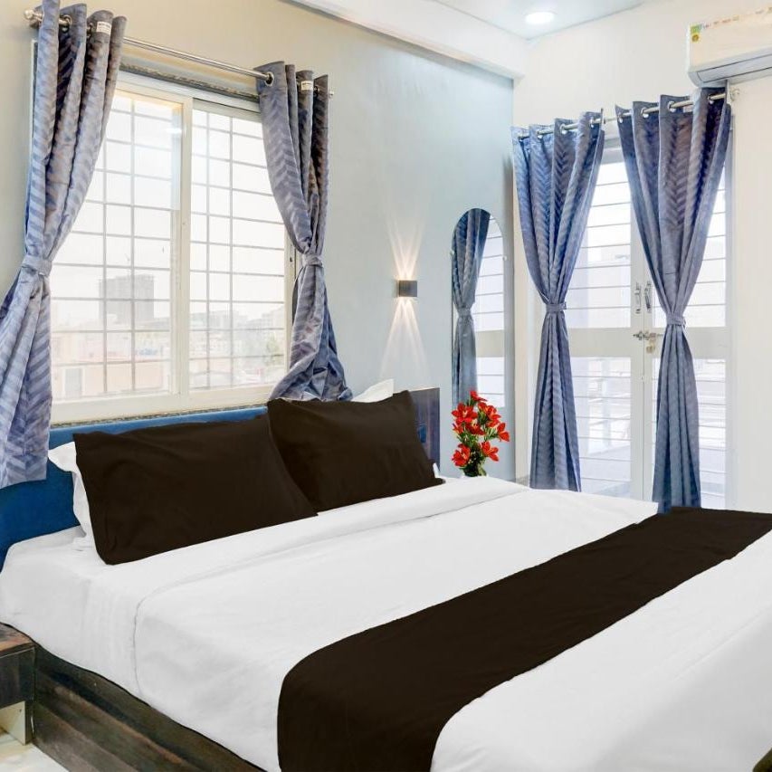 Super Townhouse Hinjewadi Corporate Stays