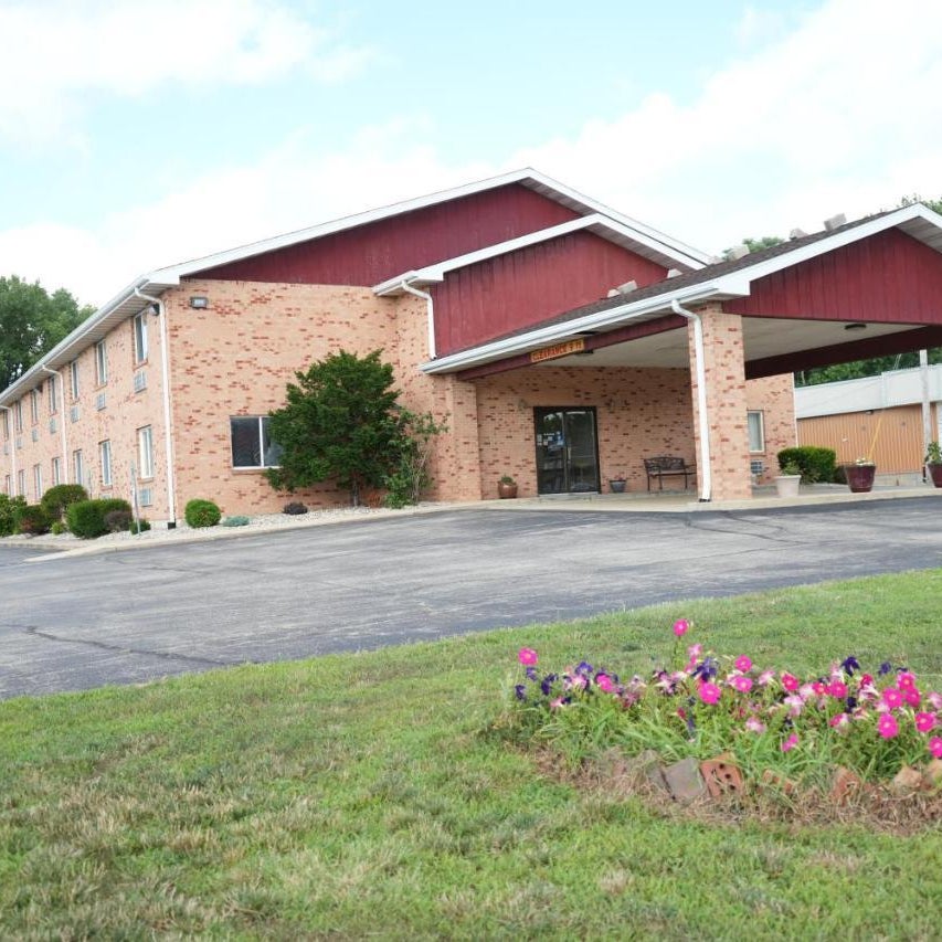 Watseka 24 Inn & Suites Thumbnail