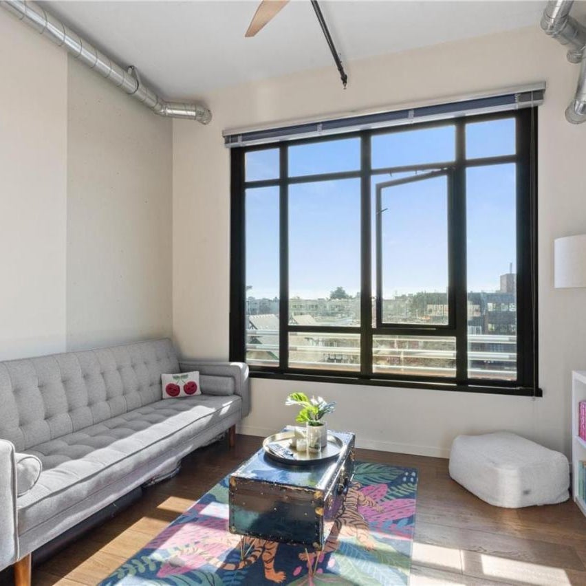 Downtown one bedroom apartment 2 Thumbnail