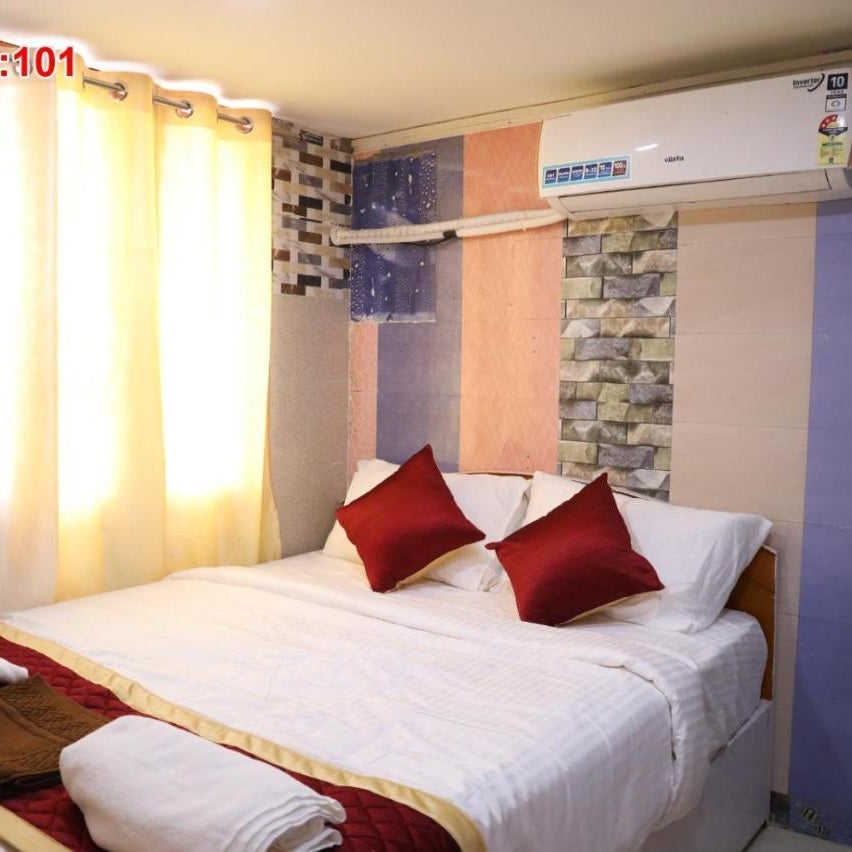 Sri Lingam Residency -2km from temple 10 feet to girivalam path