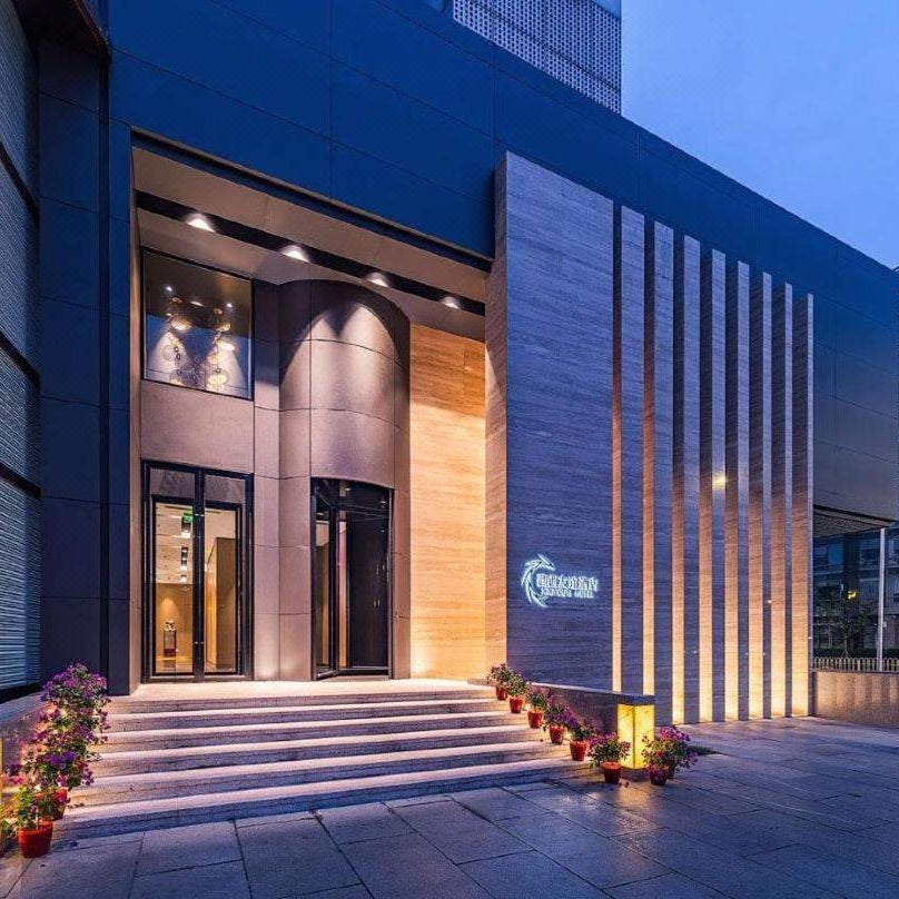 Beijing Xixi Friendship Hotel is located on Xidan Commercial Street and close to Tiananmen Square and the Forbidden City