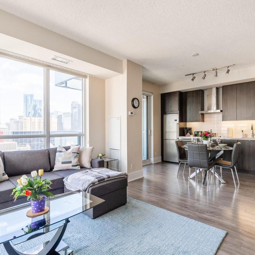 Downtown Condo Near Distillery and Waterfront - The Roland