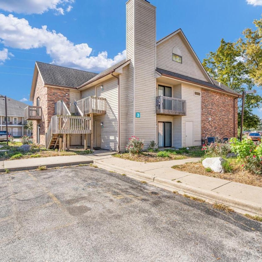 Hotel O Suites & Conference Centre Urbana-Champaign University Thumbnail