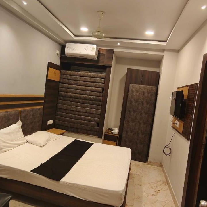 Hotel O The Lake Regency
