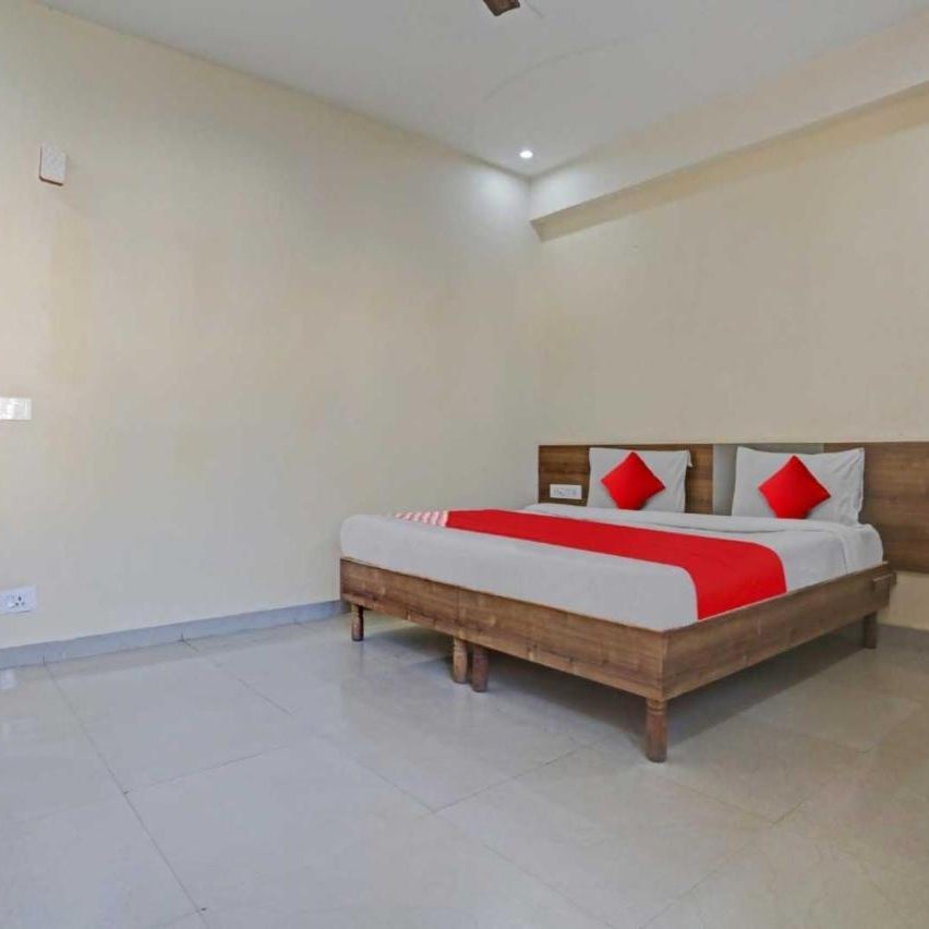Super Hotel O DLF Phase 1 Metro Station Gurugram