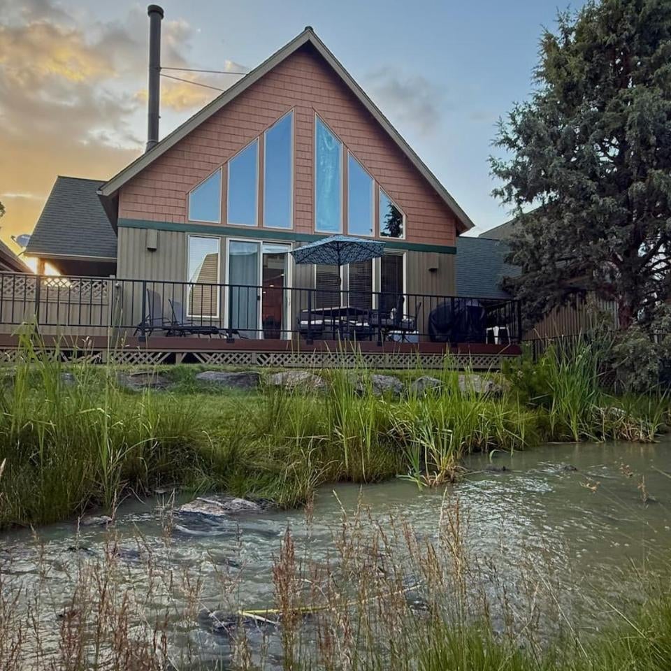Creekside Chalet with private hot tub Thumbnail