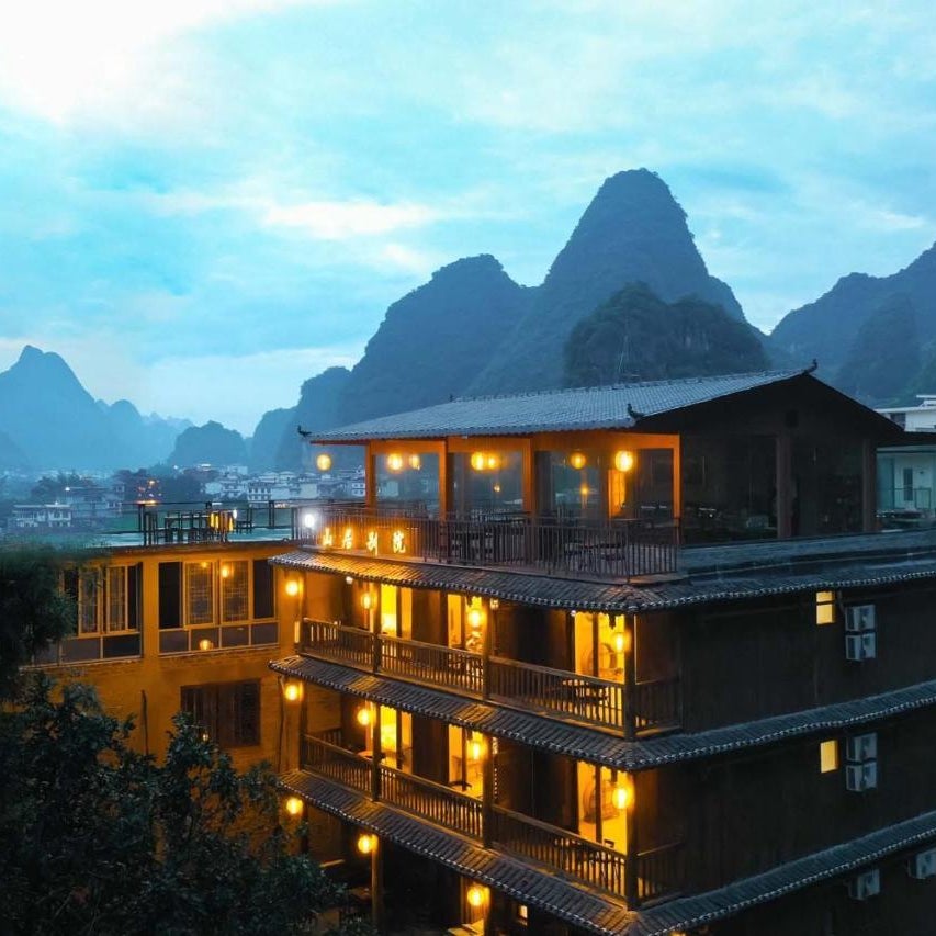 Secret Valley Retreat Traditional Art Oil Painting House in Yangshuo Yulong River&Western Food&Cozy Garden Coffee&Bar&Art museum