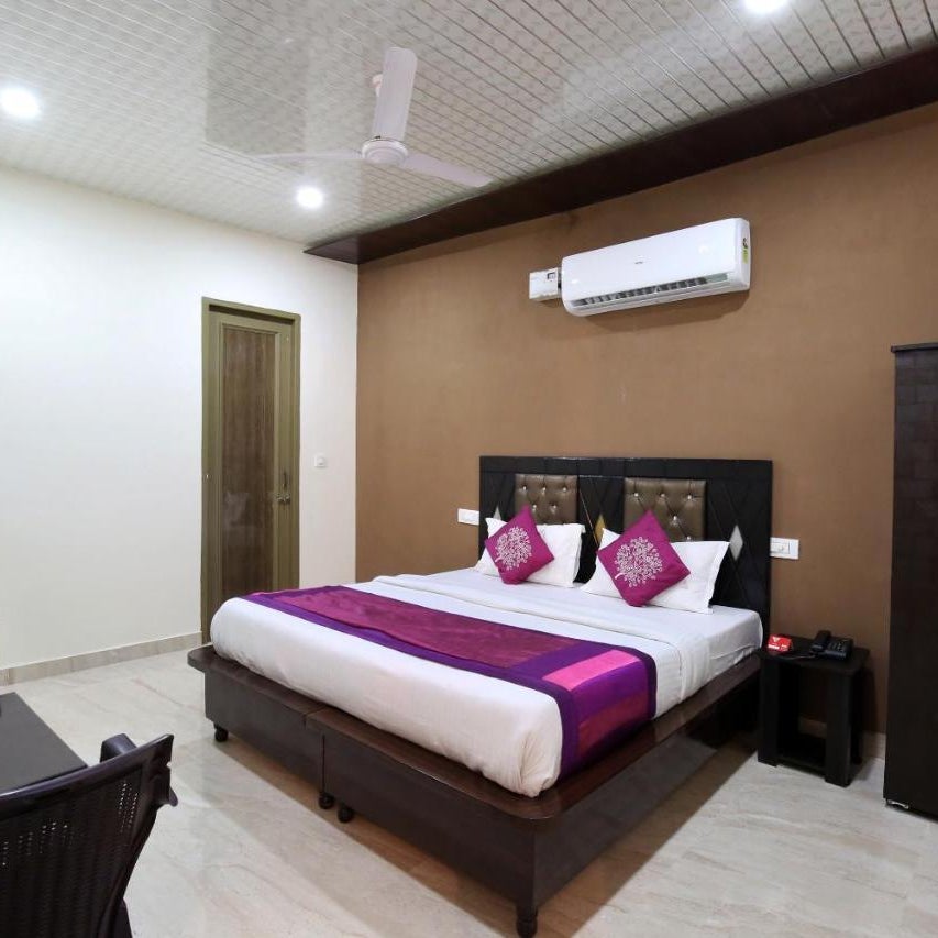 Super Hotel O by OYO Zirakpur City Court Complex Formerly The Platinum