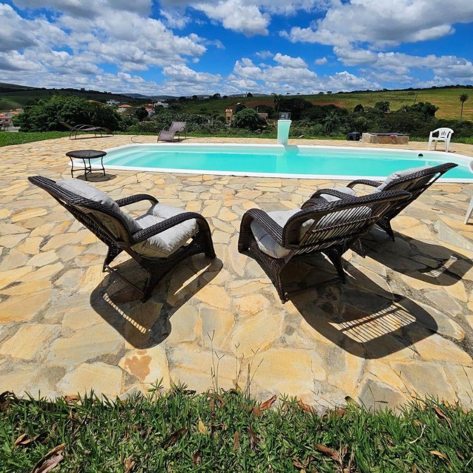 Chalés Vila Carrancas - Ao lado do centro com piscina, cozinha completa e muita tranquilidade