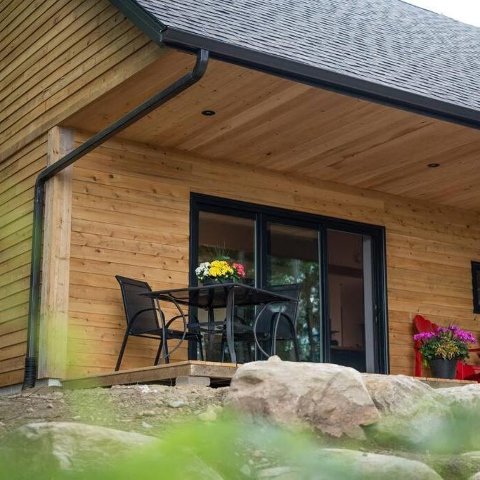 Private Cliffside Chalet Nestled in Nature With Western Sunsets & Waterfront Access Near Algonquin Park- Pass Included