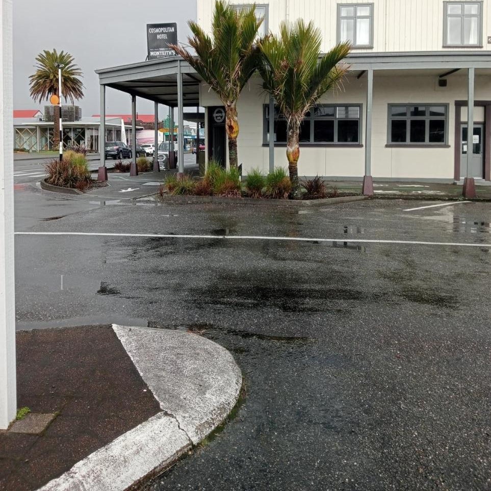 Cosmopolitan Hotel, pub, restaurant and gaming room, opposite the bus stop