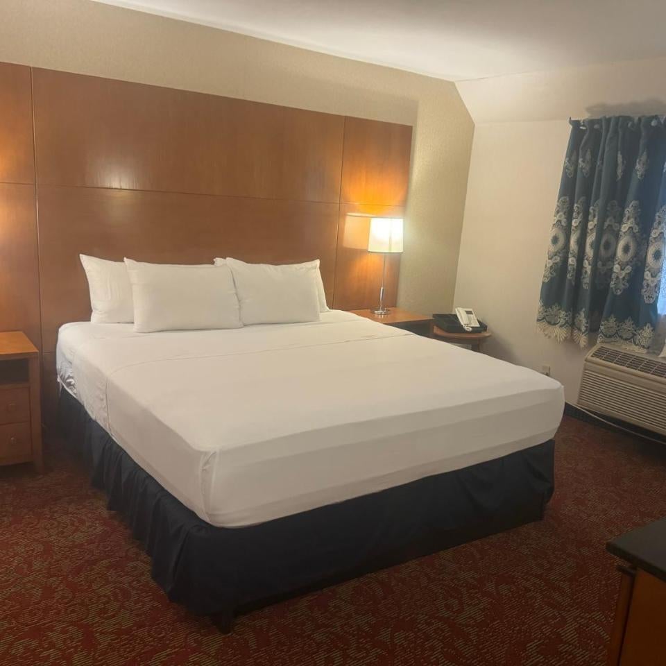 Hiltop Hotel Thumbnail