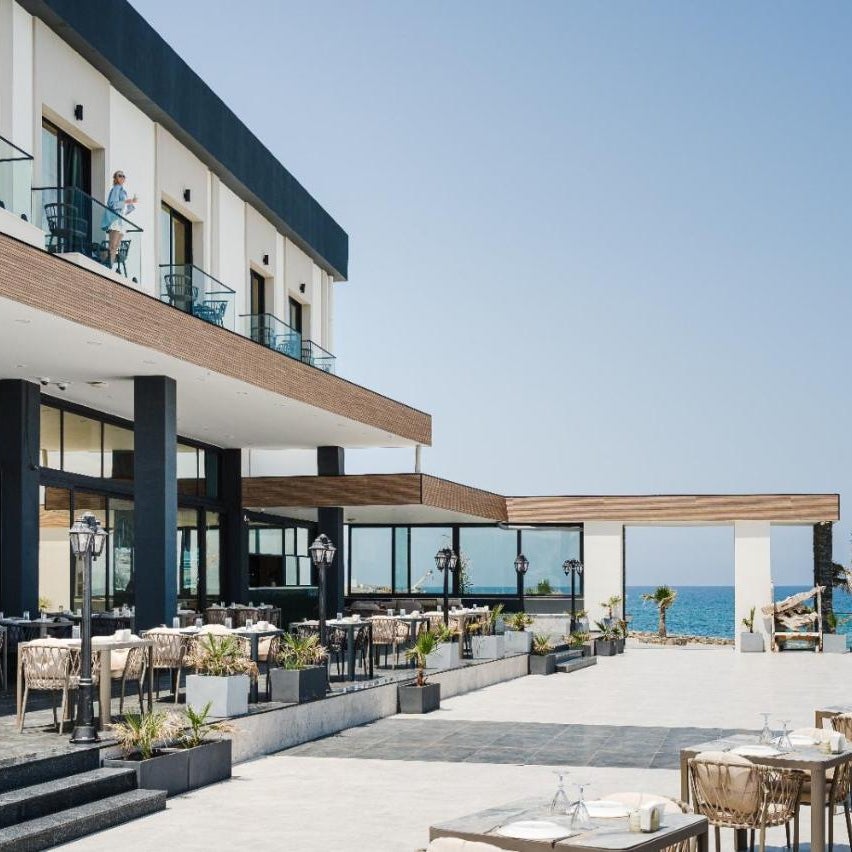 Shayna Beach Club
