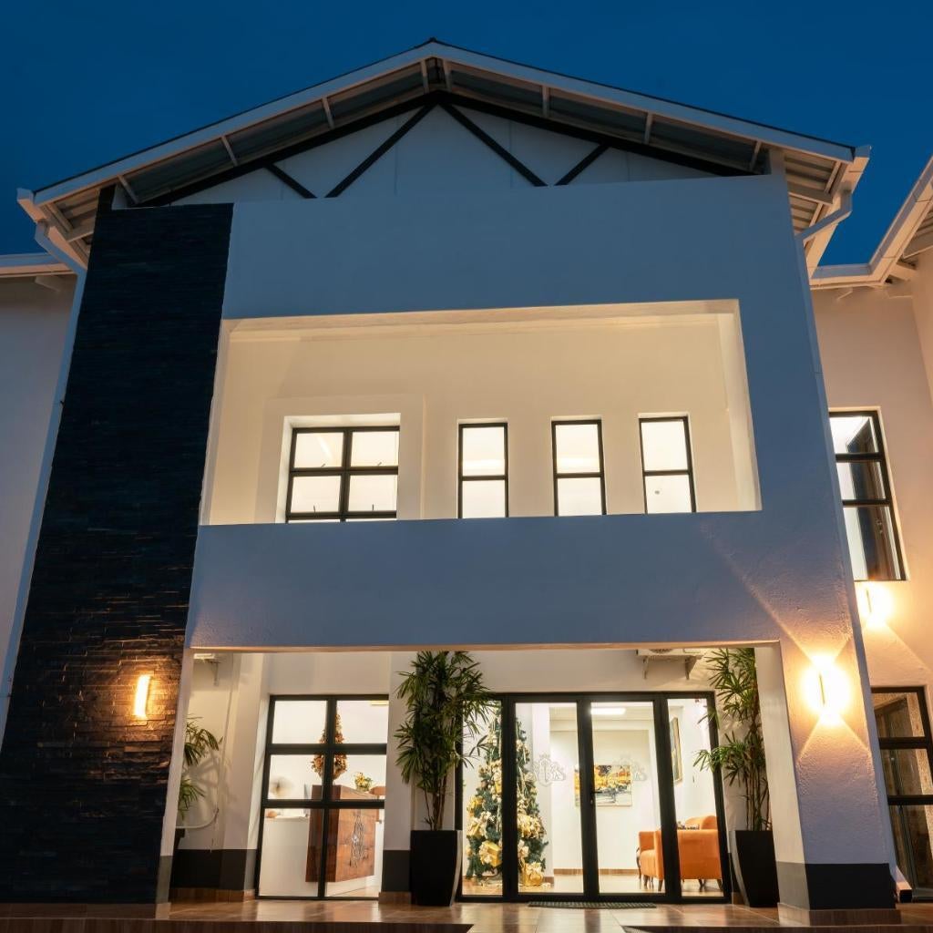 10 on Pauling Hotel Bulawayo Thumbnail