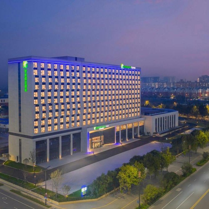 Holiday Inn Express Gongyi City Center