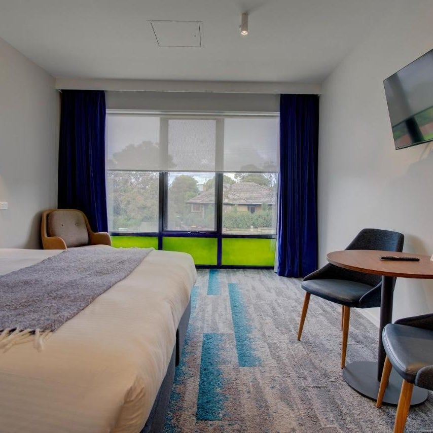 MJ McMahon Motel