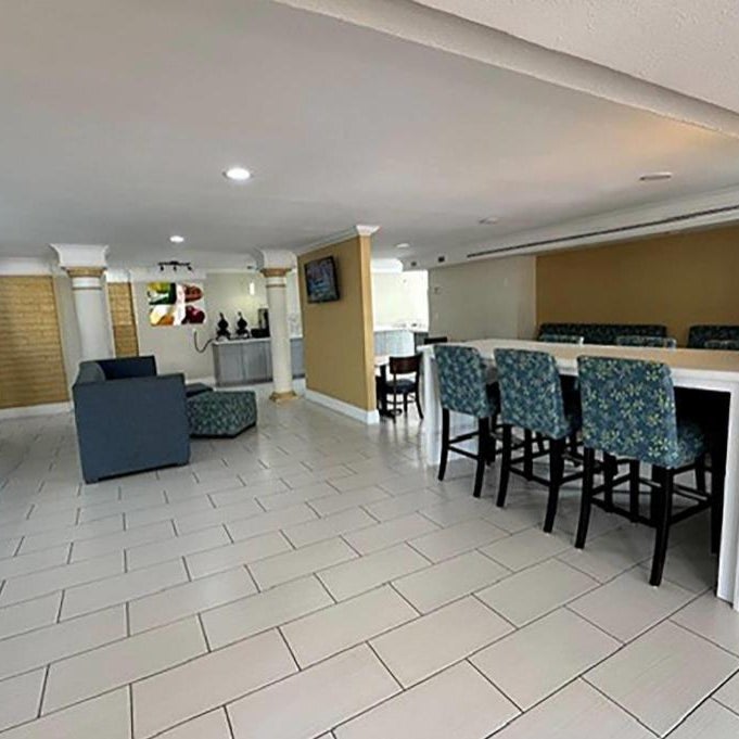 Super 8 by Wyndham Nacogdoches Near University Thumbnail