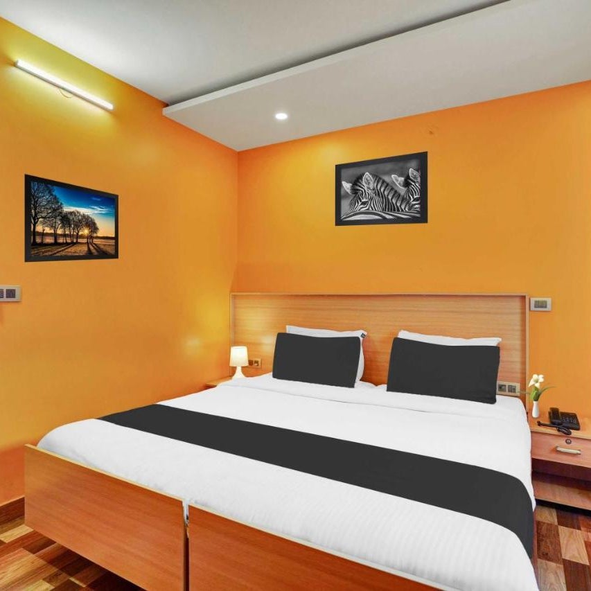 Super Townhouse Kushal Nagar Near KSRTC Bus Stand