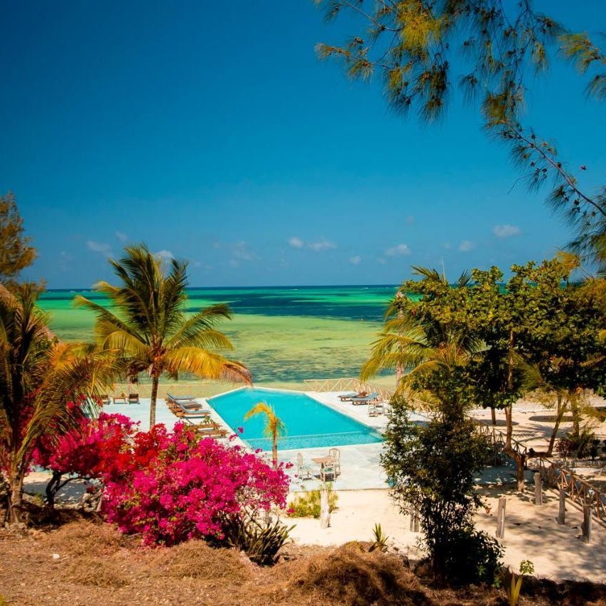 1Zi Beachfront Resort