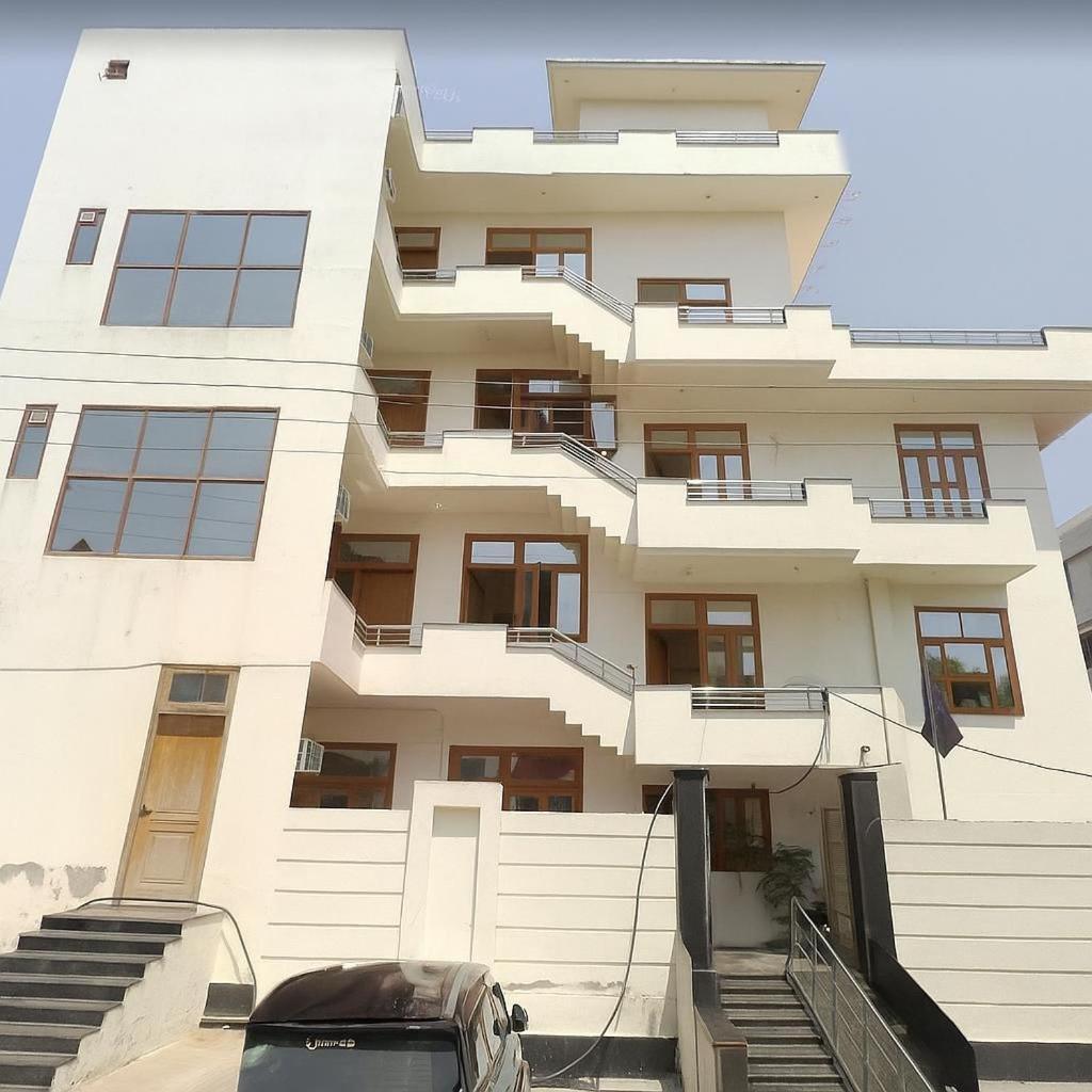 Hotel Warm Welcome Inn Noida Sector 51