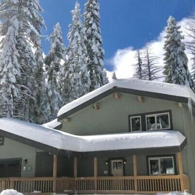 Lily of the Valley - Yosemite Reservations, AC, Forest View and WiFi Thumbnail