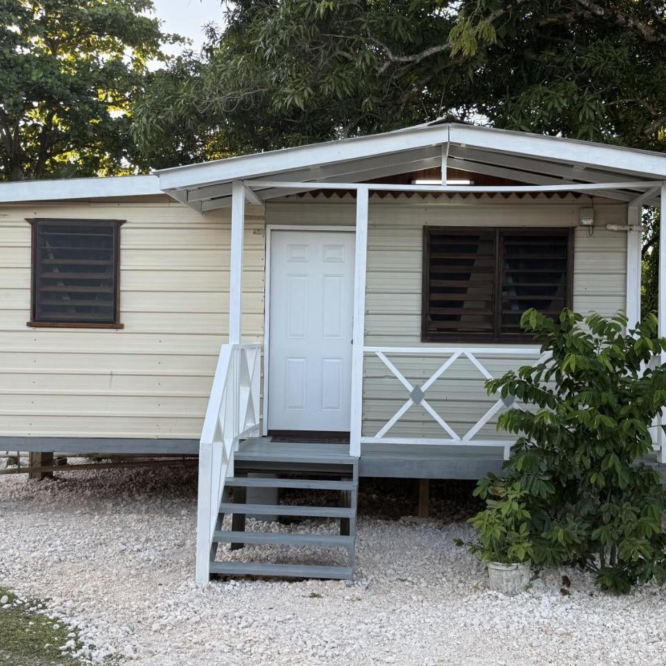 Delva's Villa - Cozy Home near Airport