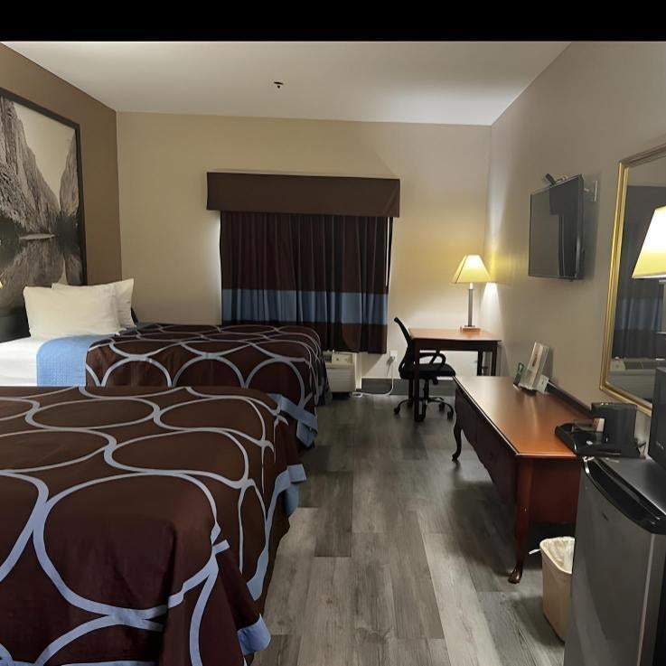 Hotel Piney Woods Thumbnail