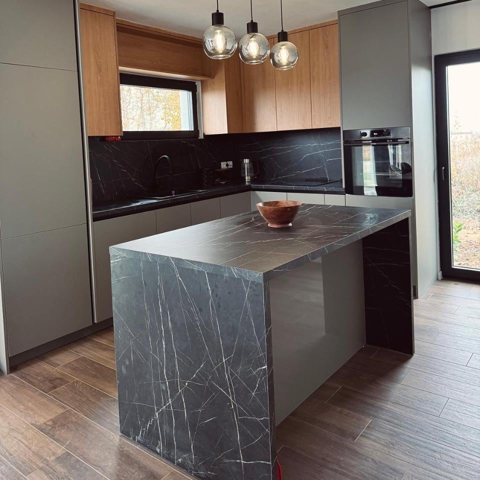 Aurora Noir Retreat Thumbnail