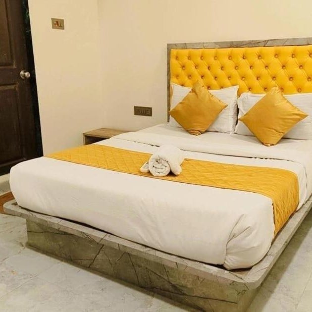 Townhouse LBS Road BKC Formerly Royal Palace Thumbnail