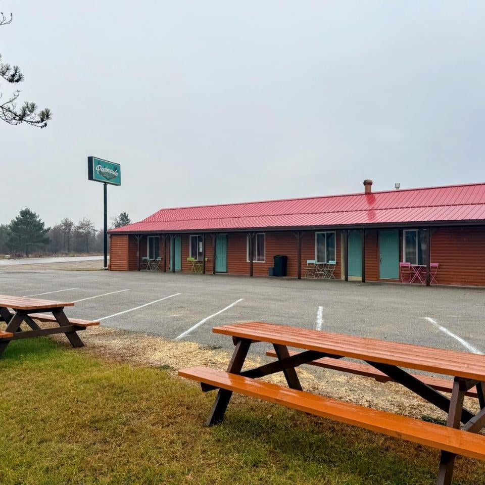 Peninsula Point Lodge