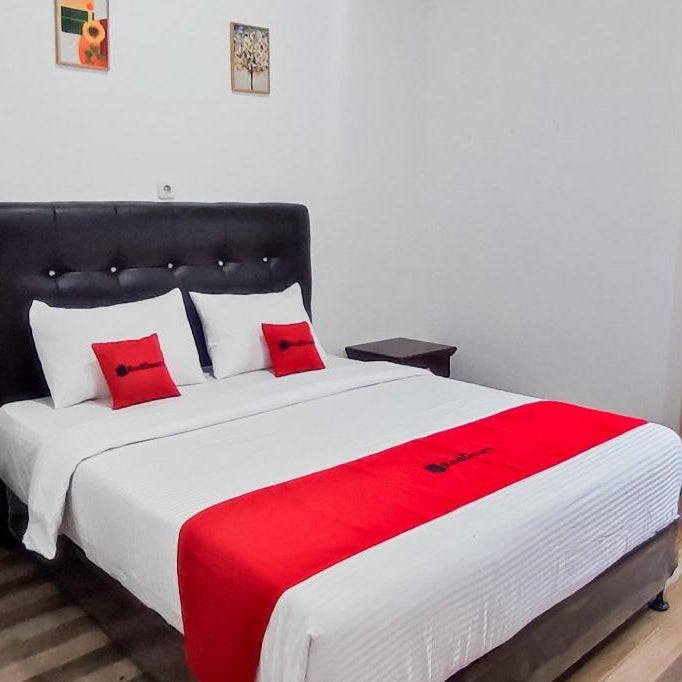 RedDoorz Plus Syariah at Rizano Homestay Batu Sangkar
