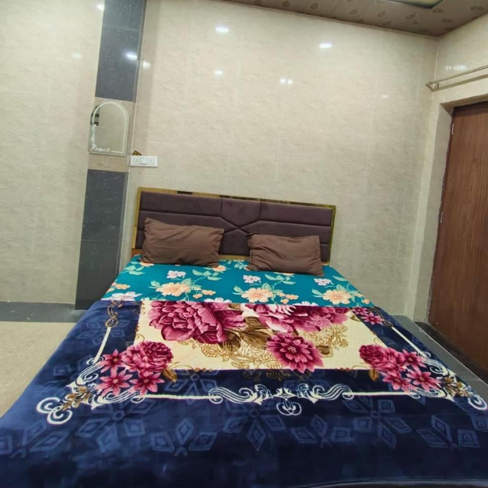 Sahibs Royal - Near Taj Mahal