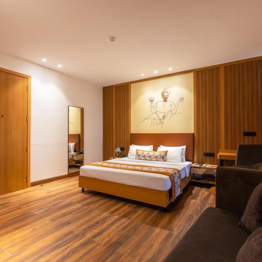 Saltstayz Premier Near Sector 44 Corporate Hub