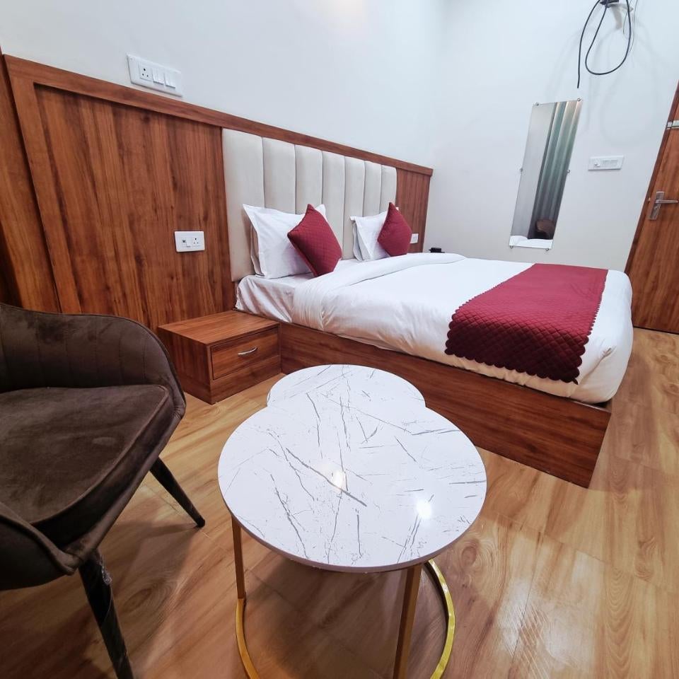 Om divine hotel