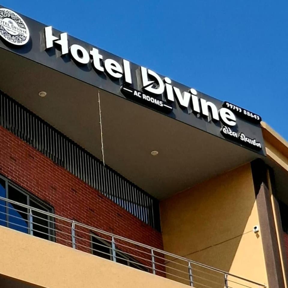 Hotel Divine