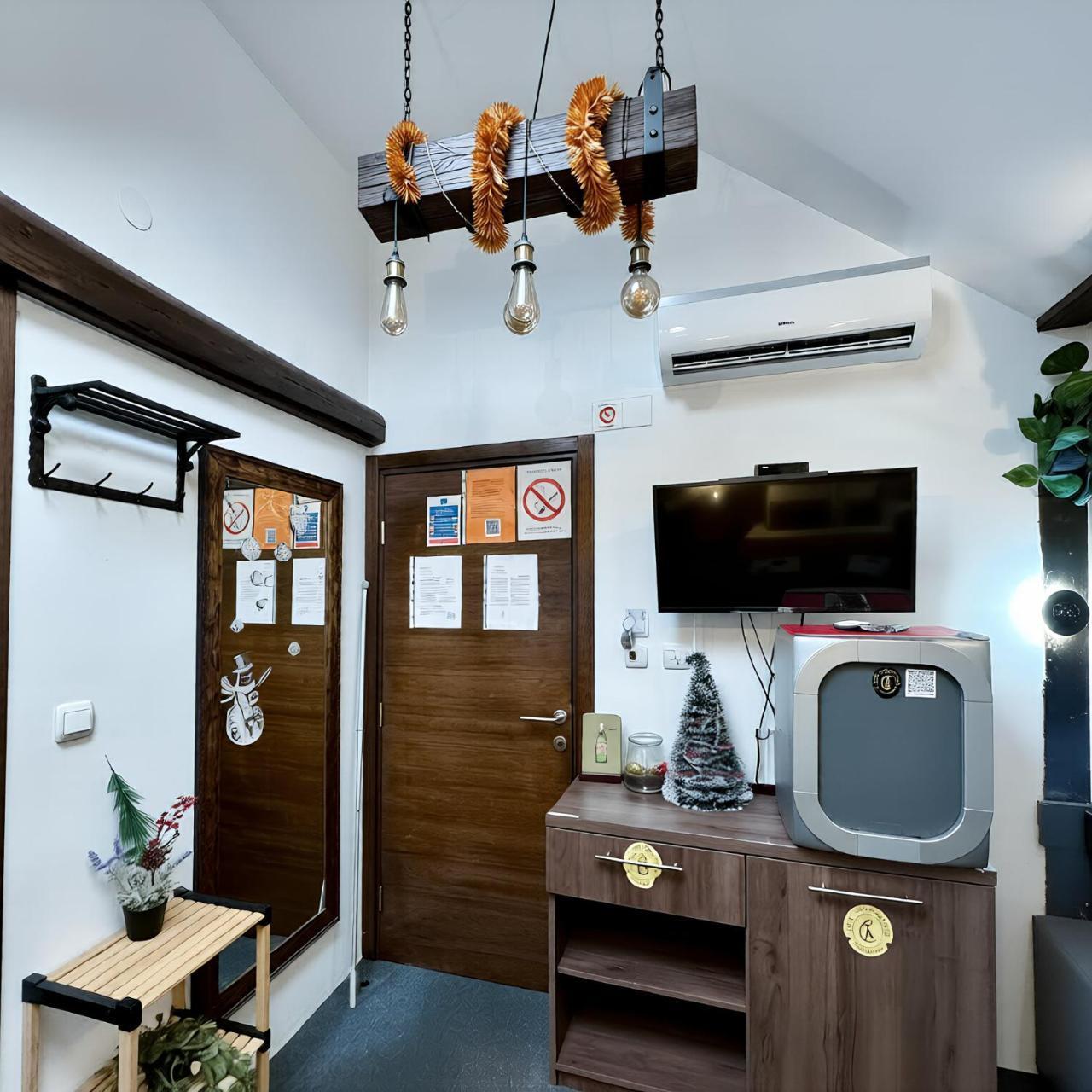 KP Rooms & Restaurant
