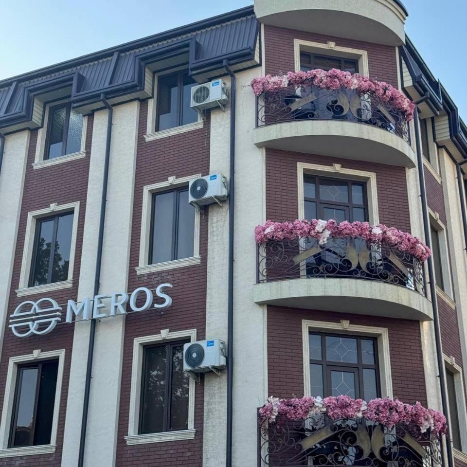 Meros Hotel